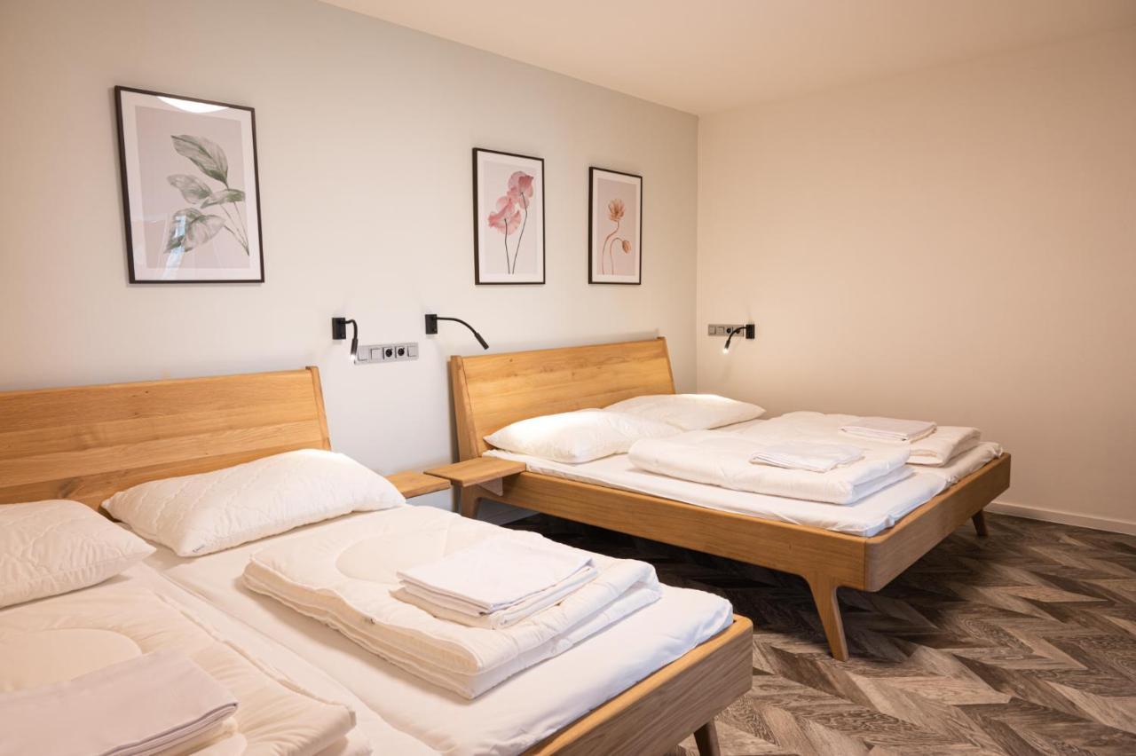 Art Hostel & Apartments Двур-Кралове-над-Лабем Екстер'єр фото