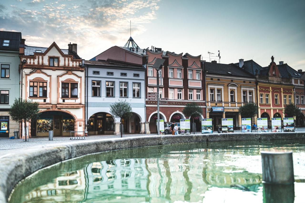 Art Hostel & Apartments Двур-Кралове-над-Лабем Екстер'єр фото