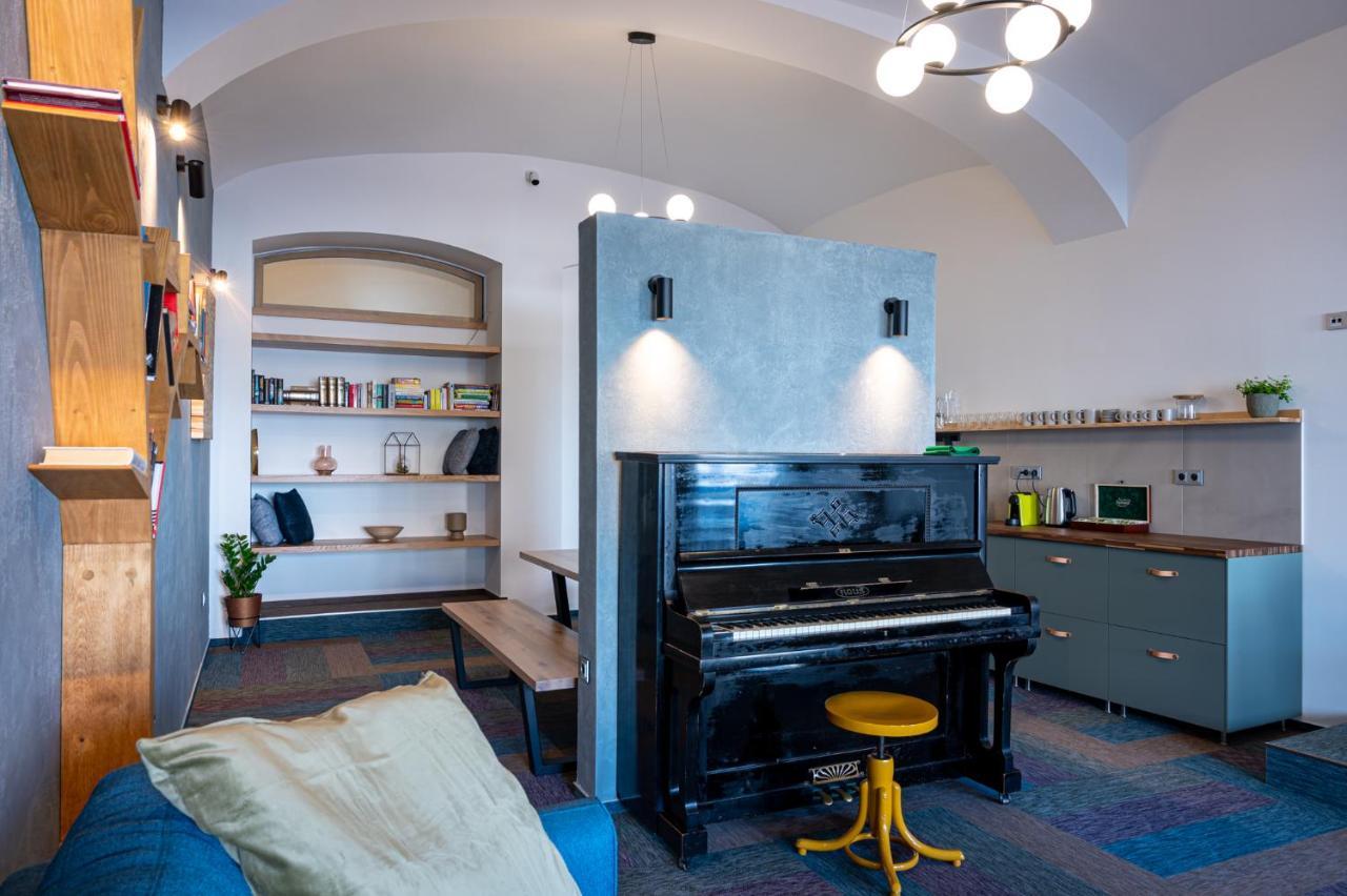 Art Hostel & Apartments Двур-Кралове-над-Лабем Екстер'єр фото